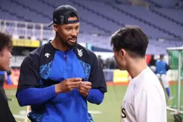 【阪神】坂本誠志郎が元相棒・デュプランティエに〝婚約指輪風〟プレゼント！？