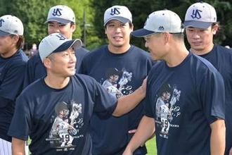 【ヤクルト】右目負傷の中村悠平　ベンチで揺れる「２７」のユニホームが励みに「本当にうれしかった」