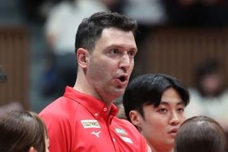 【バレーボール】女子代表アクバシュ監督　熱の入った声援が話題
