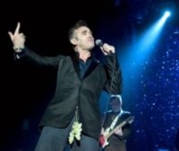 英国ロック界のカリスマ・モリッシーが「ホテルの騒音による睡眠不足」を理由に公演をキャンセル