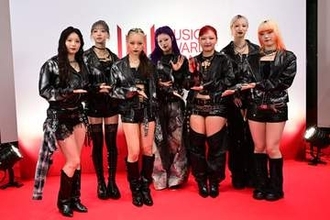 HANAにMAJ最優秀ニュー・アーティスト賞　トロフィー手に「うわ！重っ！」