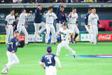 「【ＷＢＣ】大激戦の末に韓国撃破！　勝負の７回に鈴木誠也が決勝押し出し＆吉田正尚がトドメ２点打」の画像1