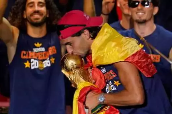 Ｗ杯決勝弾のＦ・トーレスが公約破り？　レオノール王女「丸刈りにしないの？」