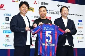 39歳・長友佑都「引退に傾いたが…」ＦＣ東京で現役続行表明！　代表も引き続き「目指したい」