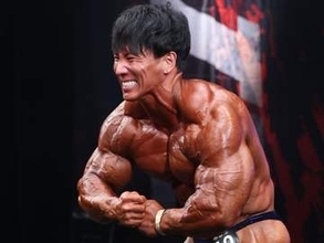 横川尚隆がオリンピア決勝進出の快挙！　いきなり絶対王者と〝競演〟で高々ガッツポーズ
