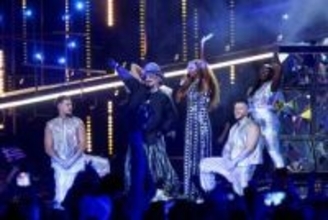 ボーイ・ジョージが欧州の国際的音楽祭ユーロビジョン・ソング・コンテストで決勝進出を逃す