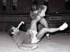 猪木と前田がまさかの〝７分間実戦スパー〟  前日に仕掛け人・永島勝司氏が記者にした「ヒソヒソ話」