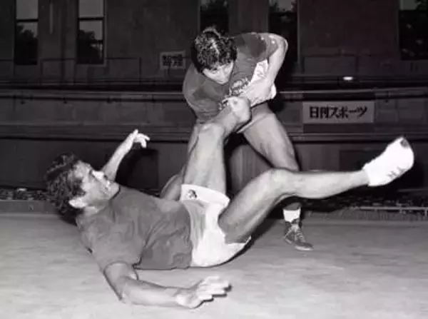 猪木と前田がまさかの〝７分間実戦スパー〟  前日に仕掛け人・永島勝司氏が記者にした「ヒソヒソ話」