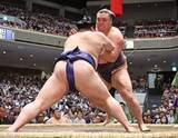 「【大相撲】霧島が無傷の５連勝　Ｖ争いを引っ張る展開にも「自分の相撲をしっかりやるだけ」」の画像1
