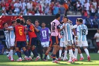 アルゼンチンの暴力行為に批判殺到、地元メディアが反論「これらは小競り合いにすぎない」