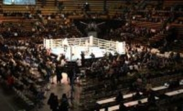 【ボクシング】トルコで観客７０人がリングになだれ込み大乱闘…選手がイスで襲われる＝海外報道