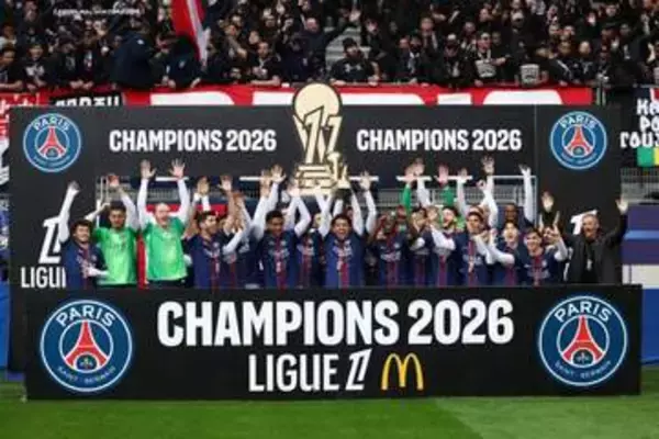 パリ・サンジェルマン最終節優勝セレモニーが異例開催　パリＦＣが通常運営を許さず