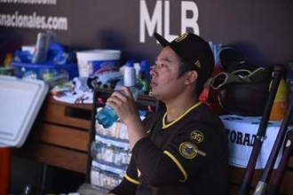 【ＭＬＢ】松井裕樹の投球練習が〝暴投〟で捕手負傷交代　受難のパドレス「緊急補強」必至か