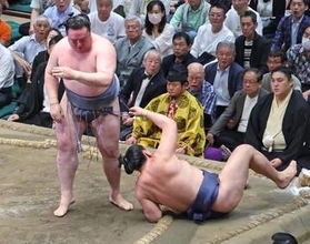 【大相撲】金峰山　勝ち越しで首位を１差追走…新入幕・寿之富士には「手をつくのが遅い」