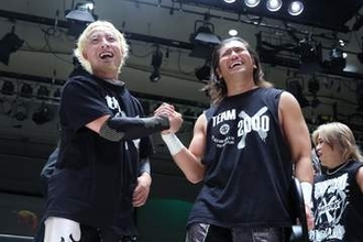 【ノア】ＹＯ―ＨＥＹが征矢をカッパ頭呼ばわりでＴＥＡＭ　２０００　Ｘ入り「ラーテルズを名乗るな」