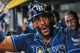 【ＭＬＢ】シャンパンより肉！　レイズのマッチョマンが時の人「見せかけの筋肉ではない」
