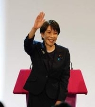 高市早苗首相　世良公則の「燃えろサナエ」熱唱に「気合いが入るスピーチと歌のご披露をいただきました」