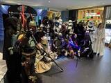 「スター・ウォーズ劇場最新作の前夜祭にコスプレした熱血ファン集結」の画像1
