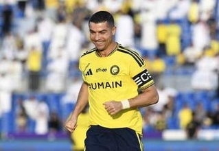 Ｃ・ロナウド　生涯収入３２００億円超で歴代トップ　ライバル・メッシ退ける