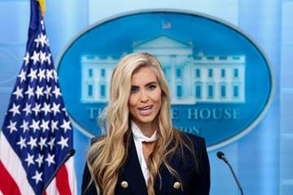 報道官を解任されたケイティ・ザカリア氏　トランプ大統領を称賛する投稿を公開