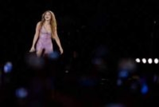 歌姫シャキーラのブラジル公演直前で舞台装置設置のスタッフが圧死　天井構造物の一部が落下