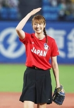 狩野舞子　ヤクルト戦…ワンバン始球式で〝小ボケ〟「フォークボールみたいに見えたかな」