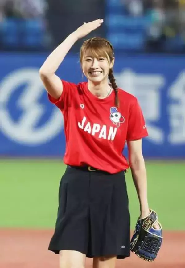 狩野舞子　ヤクルト戦…ワンバン始球式で〝小ボケ〟「フォークボールみたいに見えたかな」