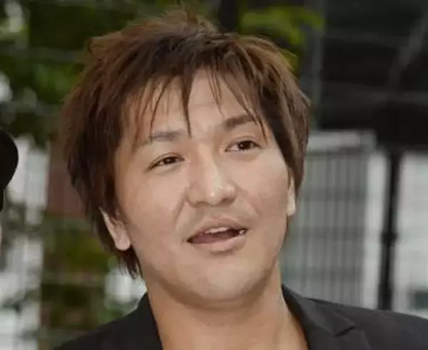 スリムクラブ真栄田が総裁席に座る画像を公開「ＡＩですね」の声に「本物なのよ」