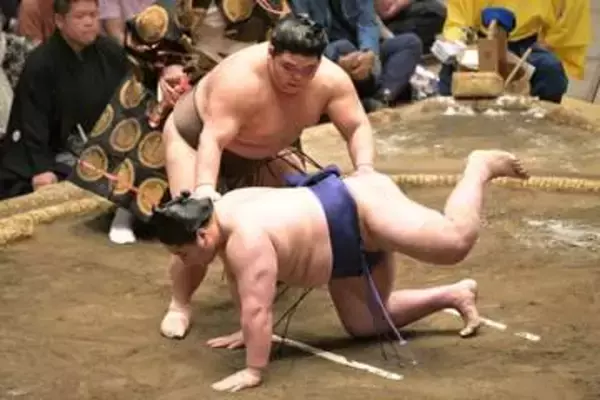 【大相撲】伯乃富士が11勝＆２度目の敢闘賞　優勝にあと一歩も安堵「手術明けで不安もあった」
