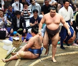 【大相撲】霧島〝綱取り〟で不安な取りこぼしグセ　先代師匠・陸奥親方もクギ「毎場所のように…」