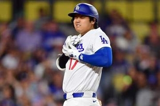 【ドジャース】大谷翔平が死球で途中交代もロバーツ監督は「大丈夫」「先発する」と強調
