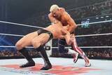 「【ＷＷＥ】統一王者コーディ・ローデス〝疑惑の判定〟でグンター粉砕　世界王者レインズはファトゥ撃破」の画像1