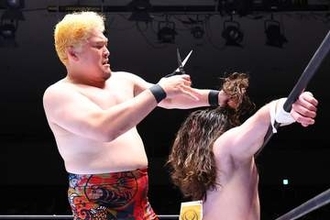 【新日本】真壁刀義＆矢野通が〝ＧＢＨモード〟でＫ．Ｏ．Ｂを蹂躙　ＯＳＫＡＲの長髪をハサミでバッサリ