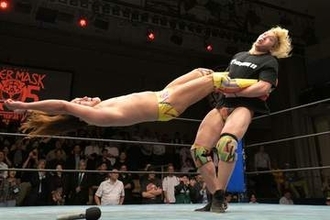 【ストロングスタイル】黒潮ＴＯＫＹＯジャパンがＶ４も…　まな弟子・小河彪がジャイアントスイングで〝挑戦表明〟
