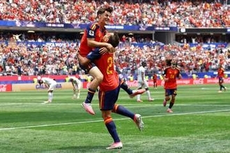 【北中米Ｗ杯】スペイン３発圧勝！　１６年ぶりＶへまさに無敵艦隊　オヤルサバル２ゴール！