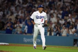 【ドジャース】ロバーツ監督の〝蘇生タクト〟　２戦連続失敗ディアス救い元ＮＦＬスターも感激
