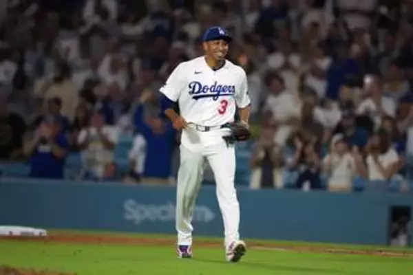 【ドジャース】ロバーツ監督の〝蘇生タクト〟　２戦連続失敗ディアス救い元ＮＦＬスターも感激
