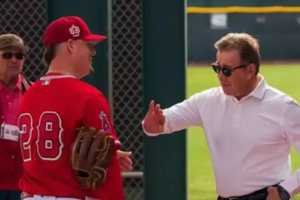 【ＭＬＢ】ドジャースに自滅で惨敗…エンゼルスオーナーに球団売却要求「あらゆる面で人材不足」