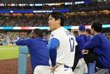 「【ドジャース】大谷翔平　ロバーツ監督が投手復帰ロード明かす　昨年同様のオープナーで起用へ」の画像1
