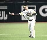 「【ソフトバンク】今宮健太　左ふくらはぎの違和感で途中交代…小久保監督「ひどくなる前に」」の画像1