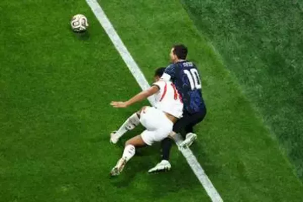 【北中米Ｗ杯】メッシのＵＦＣばり〝チョークホールド〟が大波紋「なぜイエローすら出ないのか」