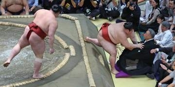 【大相撲】大関取りの熱海富士が初黒星　土俵下に転落して審判長と接触「鎖骨が折れたかと…」