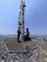エンパイア・ステート・ビル最頂部でプロポーズのカップル　起訴され初出廷