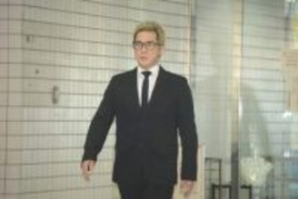 「ＸＧ」の元プロデューサー・ＳＩＭＯＮこと酒井じゅんほ被告が保釈　「すみませんでした」と１５秒ほど頭下げる