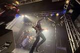 「退院したVINYLのギタリスト・鈴木新　hideとの秘話明かす「あの頃の情熱を…」」の画像1