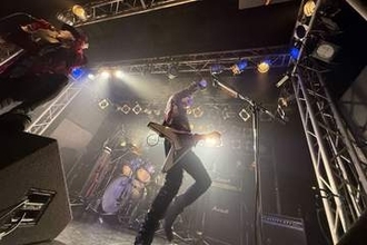 退院したVINYLのギタリスト・鈴木新　hideとの秘話明かす「あの頃の情熱を…」