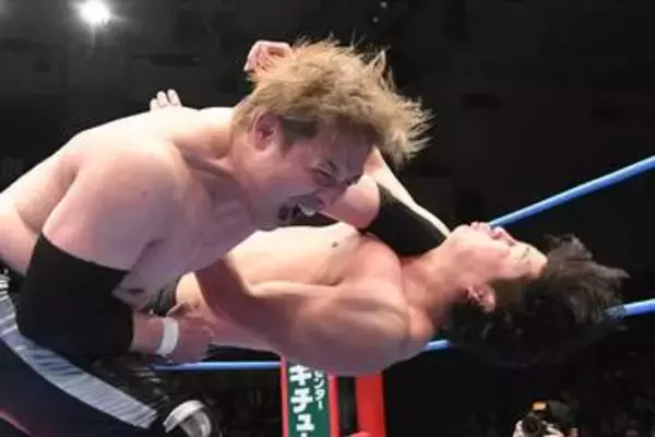 【全日本・ＣＣ】潮崎豪 11年ぶり祭典初戦…安齊勇馬を粉砕！「初日でこの熱さ。この後が楽しみだ」