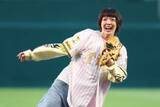 「あいみょん　始球式登板で阪神・坂本誠志郎に〝クレーム〟「今度言おう。てか、これ聞いて！」」の画像1