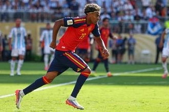 スペインの〝神童〟ヤマルと恋人ガルシアに思わぬ騒動「金目当てとレッテルを貼る主張を否定」＝海外報道