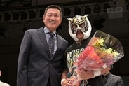 【新日本】原辰徳氏　タイガーマスク引退セレモニーに参加「タイガーの勇気、強さ、優しさはファンの心に永遠に残る」